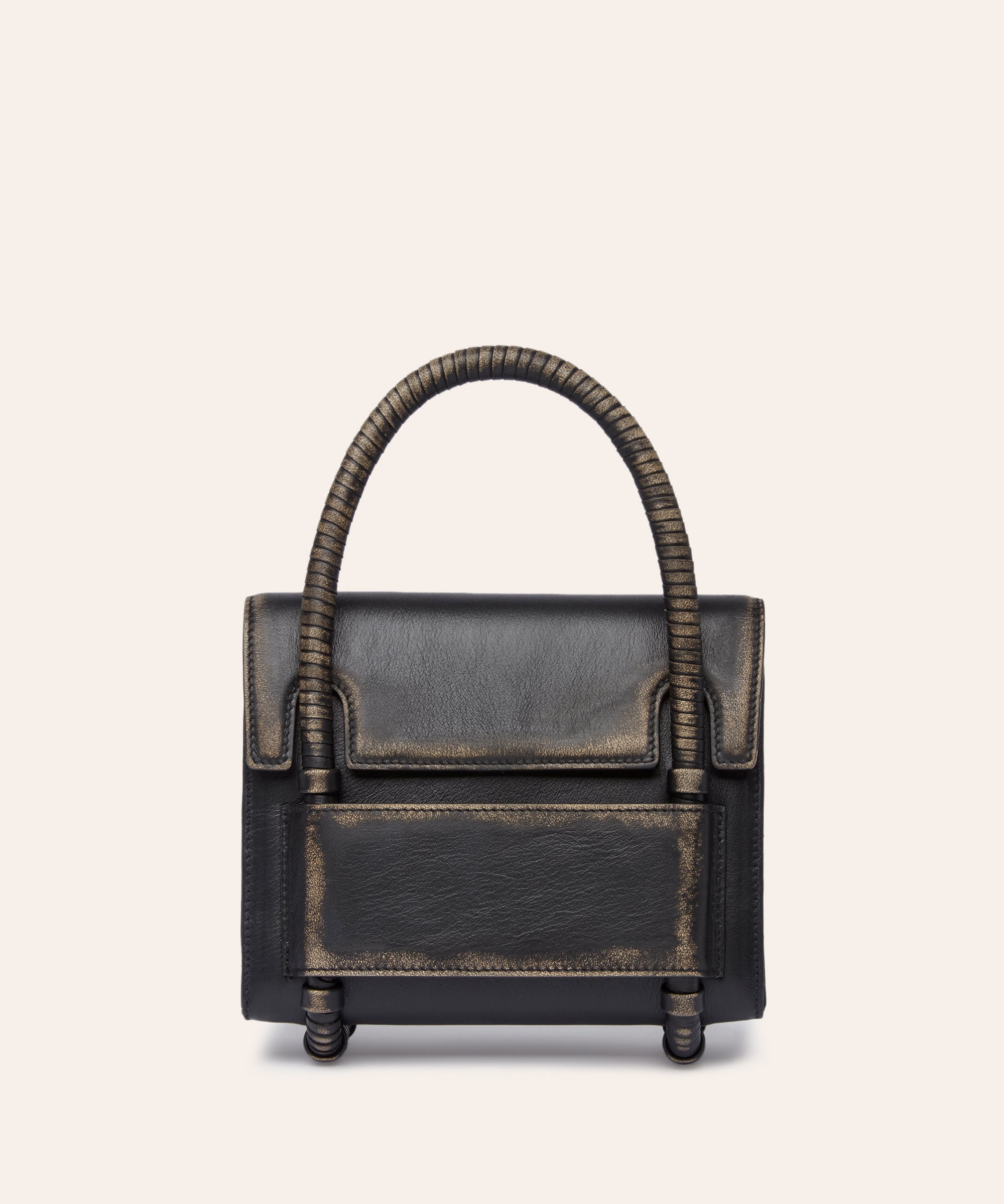 KUN HONG Black handbag with wrapped leather handle on a beige background